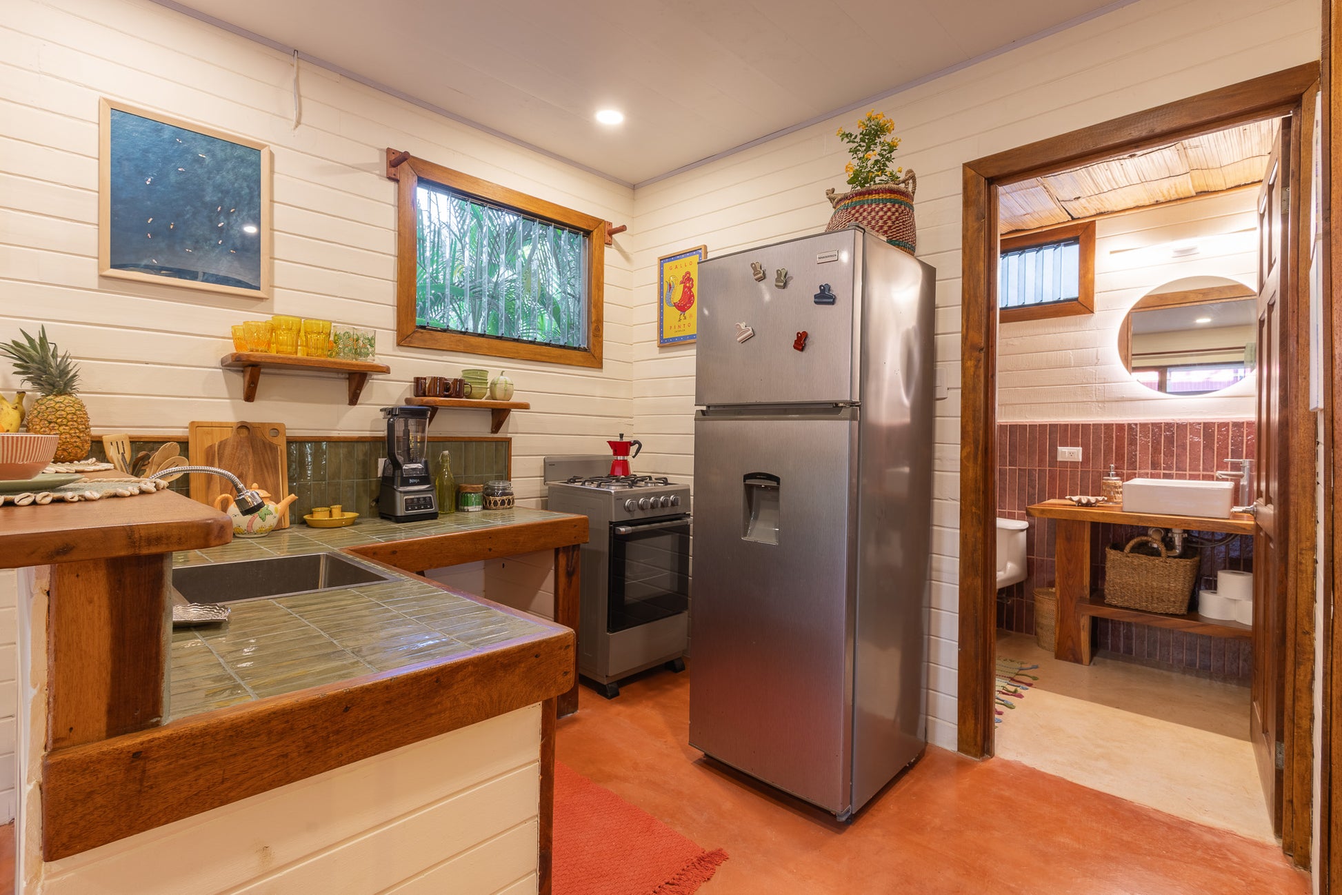 Apartment Papaya — Full kitchen with stove, oven and fridge