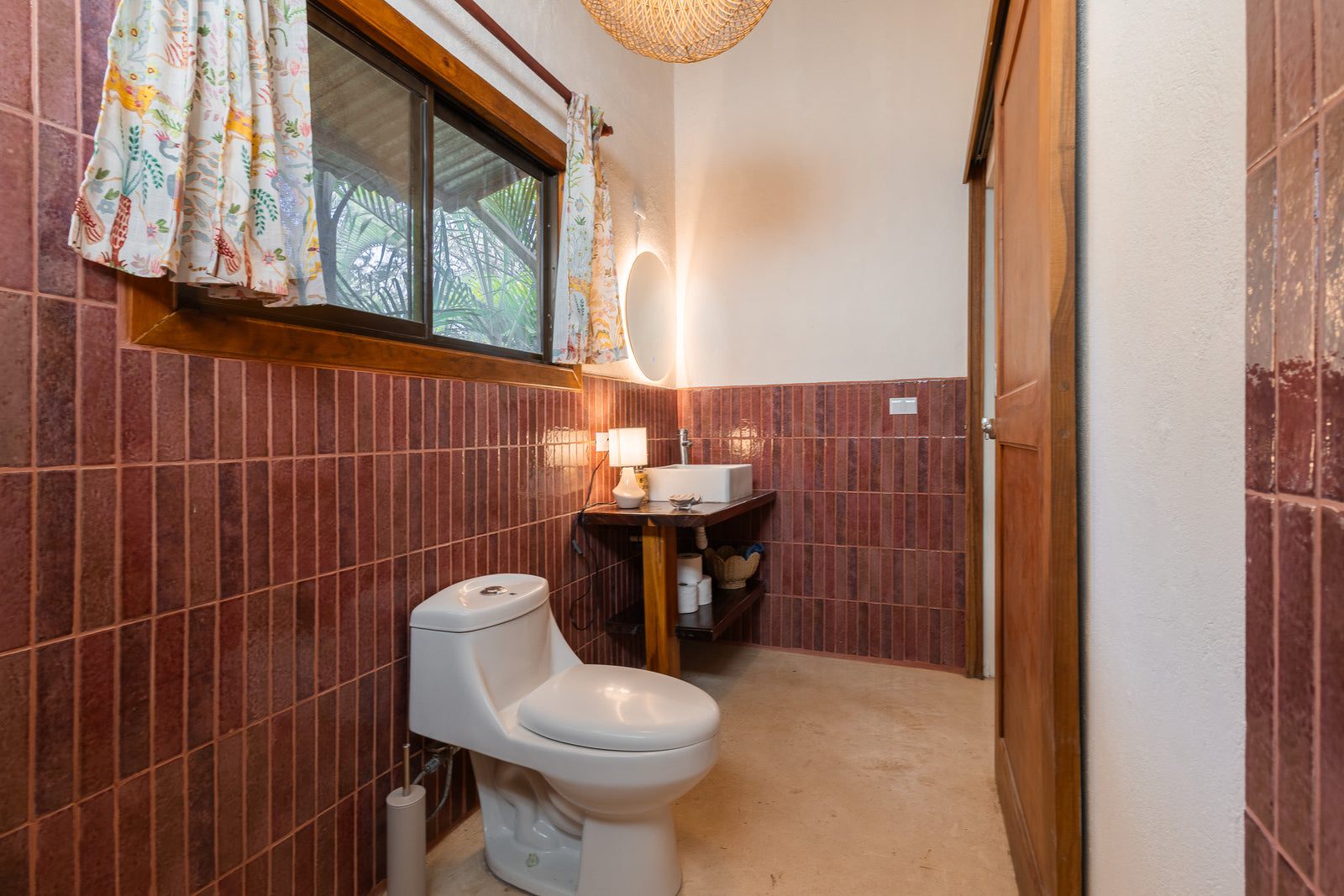 Apartment Sandía — Bathroom with vessel sink and round lit mirror