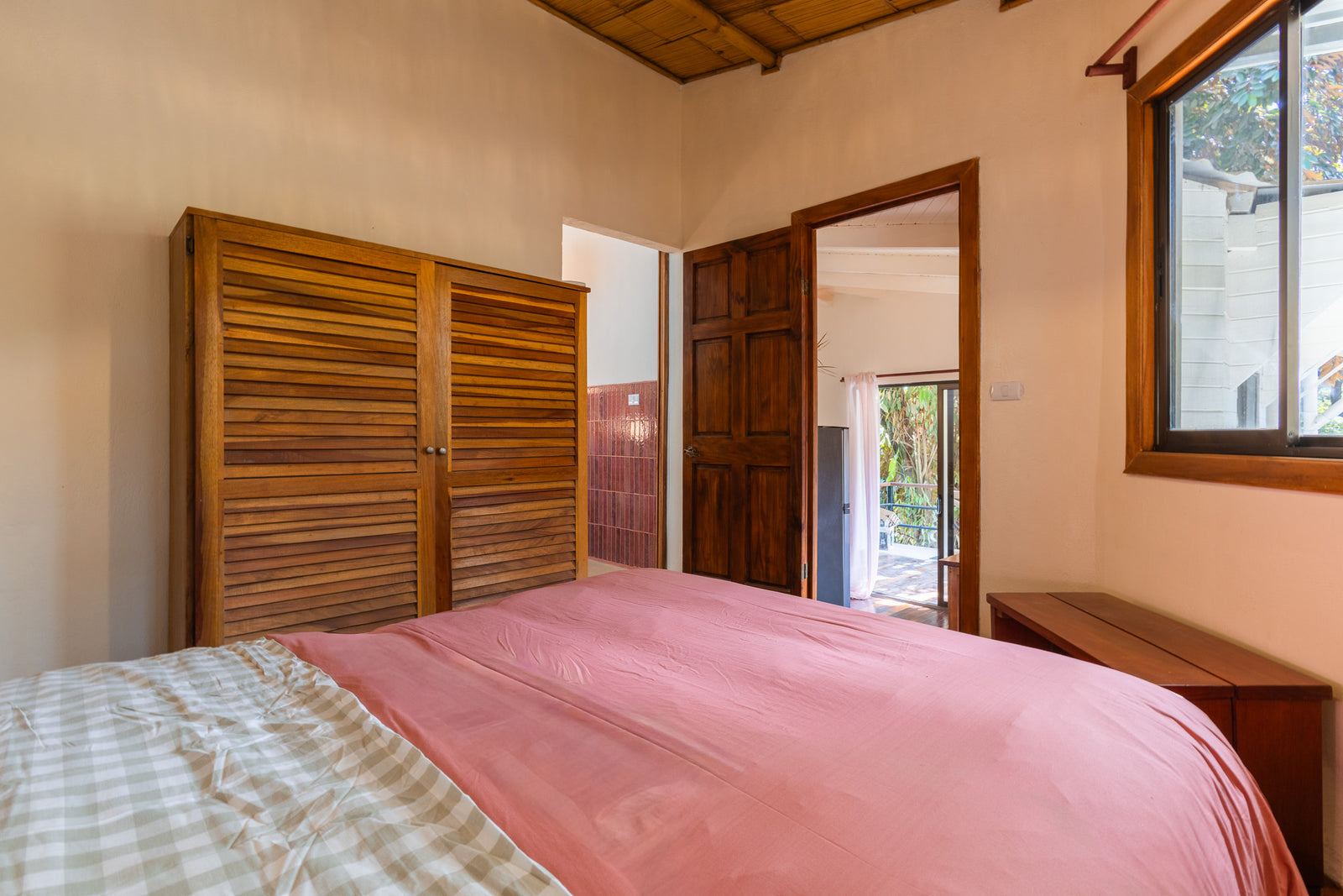 Apartment Sandía — Bedroom with large wooden wardrobe